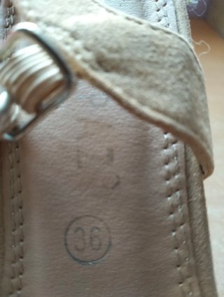 Sandalias planas chica beige con pedrería