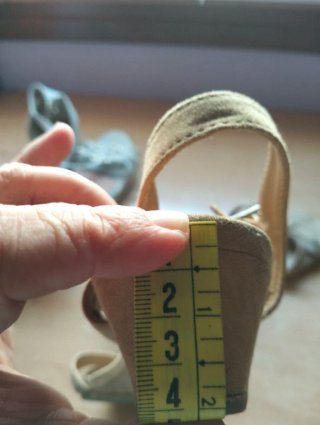 Sandalias planas chica beige con pedrería
