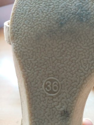Sandalias planas chica beige con pedrería