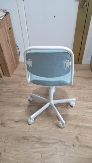 Silla IKEA ÖRFJÄLL azul y blanca