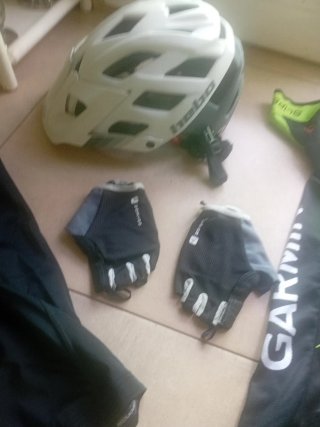 Lote Ropa Ciclismo: Maillot, Culotte y Casco