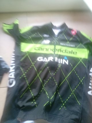 Lote Ropa Ciclismo: Maillot, Culotte y Casco
