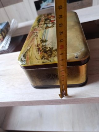 Caja metálica antigua escena caza