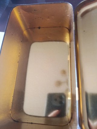 Caja metálica antigua escena caza