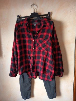 Conjunto grunge camisa cuadros y vaqueros