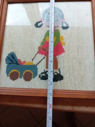 Quadretto mezzo punto bambina con carrozzina 28x28