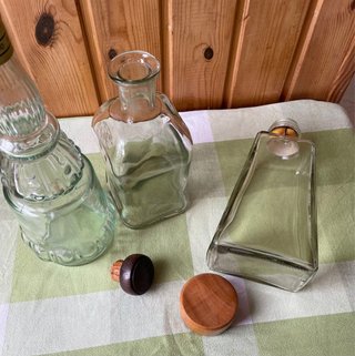 Set di 3 bottiglie decorative in vetro