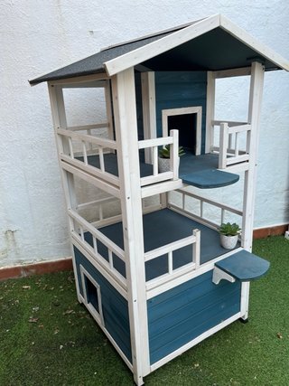 Caseta de madera para gatos exterior jardín