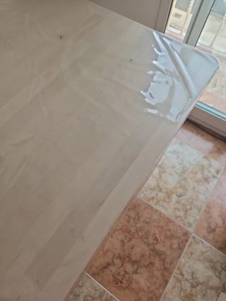 Mesa cuadrada y 2 taburetes Ikea
