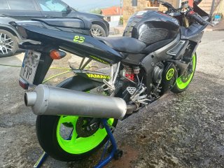 Yamaha YZF R6 Negra y fluor