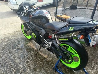 Yamaha YZF R6 Negra y fluor