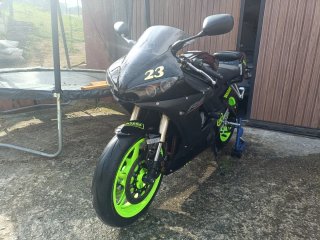 Yamaha YZF R6 Negra y fluor