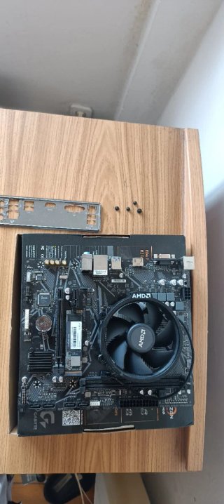 Placa Base Gigabyte AMD con Dispiador AMD