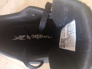 Zapatillas Reebok Negras y Beige