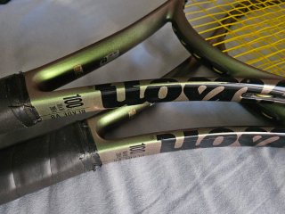 Raqueta Tenis Wilson Blade V8 100L.