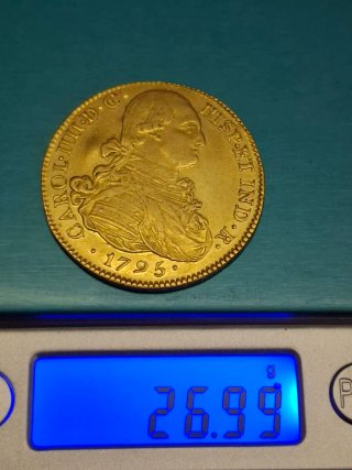 Moneda Oro 8 escudos Carlos IIII 1795