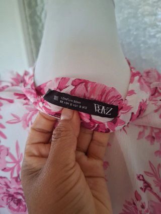 Vestido Zara floral rosa y blanco