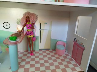 Casa de muñecas grande con Barbies