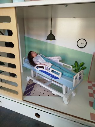 Casa de muñecas grande con Barbies
