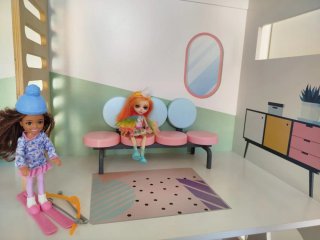 Casa de muñecas grande con Barbies