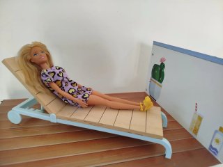 Casa de muñecas grande con Barbies