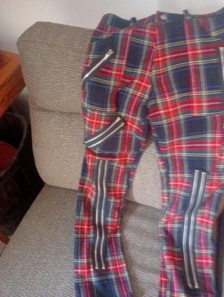 Pantalón cuadros escoceses punk cremalleras