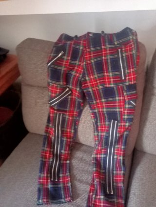 Pantalón cuadros escoceses punk cremalleras