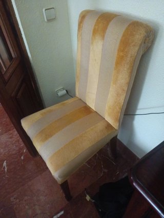 Sillas tapizadas amarillo oro