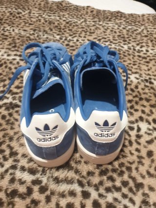 Zapatillas Adidas Azules y Blancas