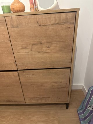 Zapatero de madera y plástico