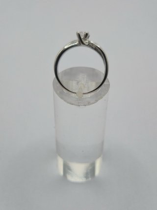 Anillo Solitario Oro Blanco 18K con piedra central