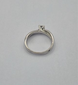 Anillo Solitario Oro Blanco 18K con piedra central