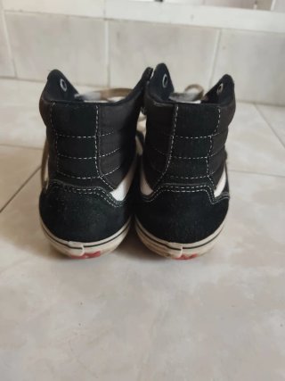 Deportivas Vans Altas Negras y Blancas