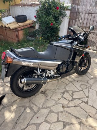 Kawasaki GPX 600R Negra