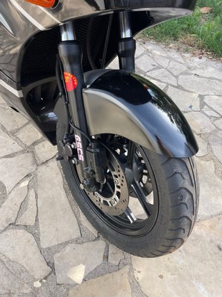 Kawasaki GPX 600R Negra