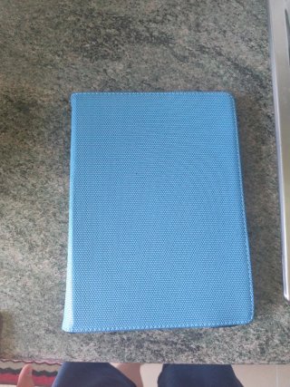 Tablet Lenovo Blanca y Negra + funda