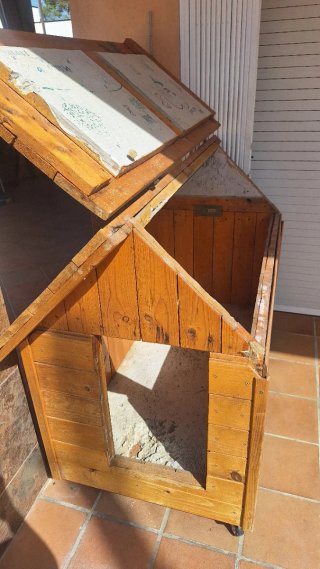 Casa para perro de madera