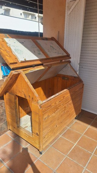 Casa para perro de madera