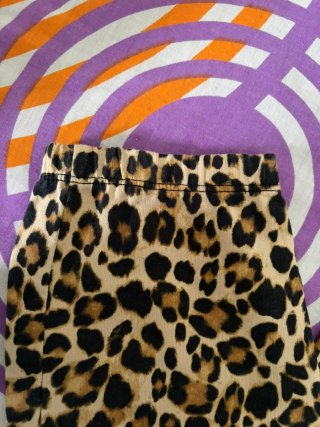 Pantalón chándal estampado leopardo