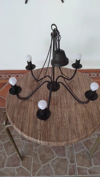 Lámpara de forja negra