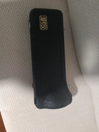 Trompeta  Júpiter  JTR -308 dorada con estuche