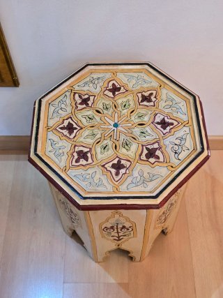 Mesa auxiliar artesanal de madera