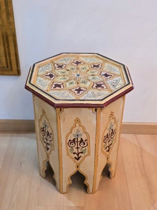 Mesa auxiliar artesanal de madera