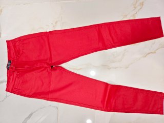 Pantalones Stradivarius pitillo cintura alta rojos