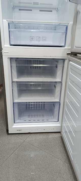 Nevera BEKO 1.85m x 60cm