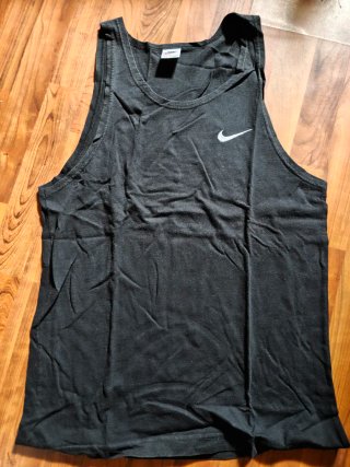 Camiseta sin mangas Nike negra