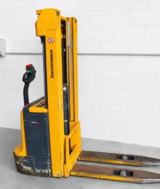 Apilador Eléctrico Jungheinrich triplex