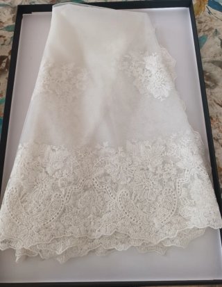 Mantilla fallera media luna blanca encaje