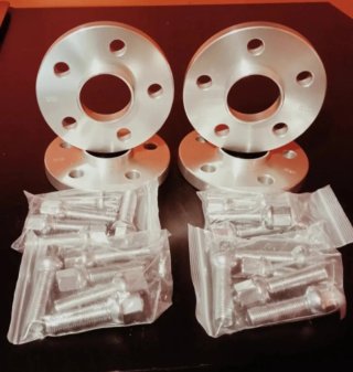 Separadores 5x112 72.6 20mm + Tornillería