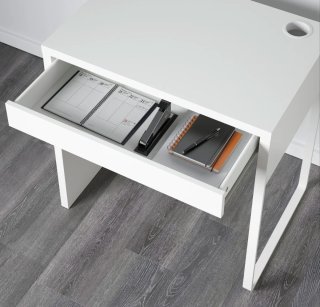 Scrivania IKEA Micke bianca